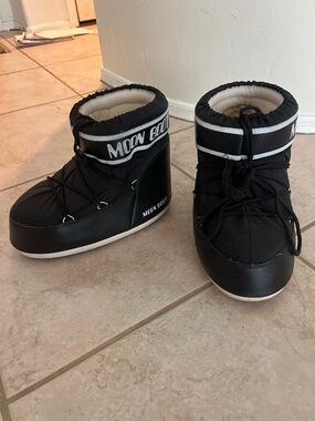Black Moon Boots